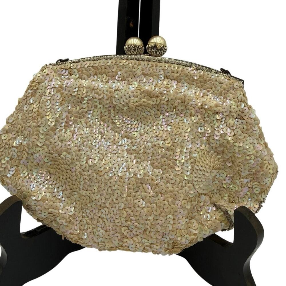 Sequin Kiss-Lock Wristlet Clutch in Champagne